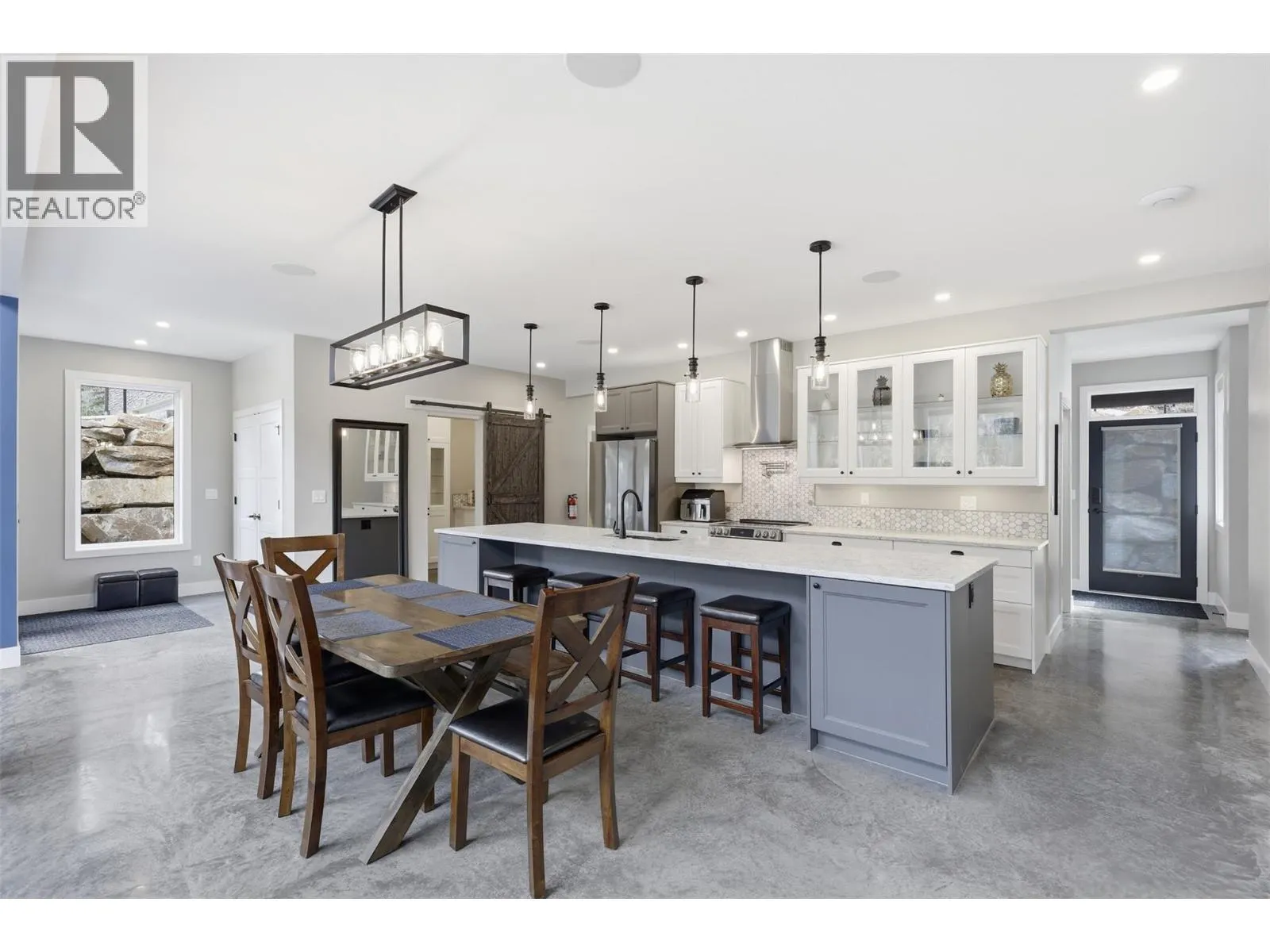 2533 Mountain View Drive