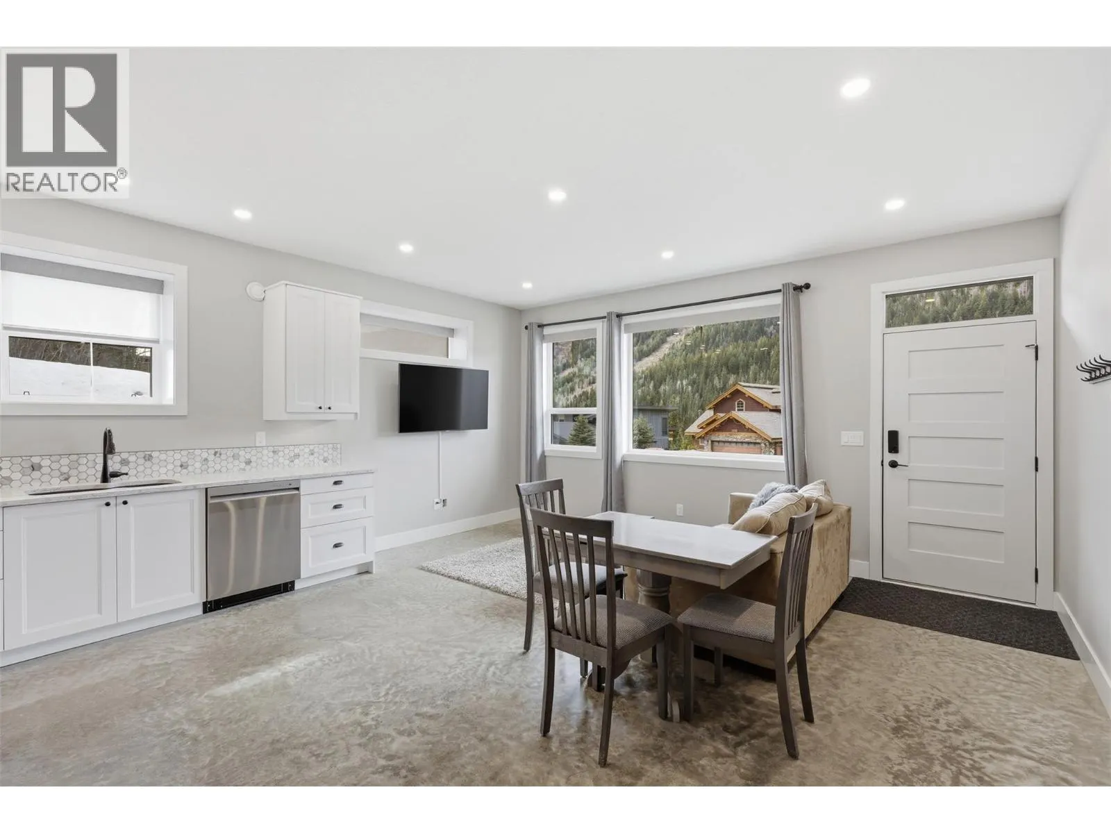 2533 Mountain View Drive