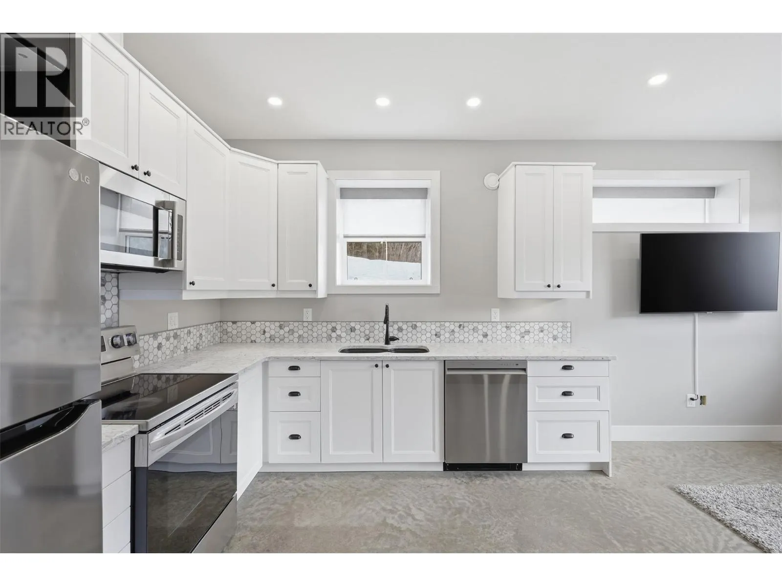 2533 Mountain View Drive
