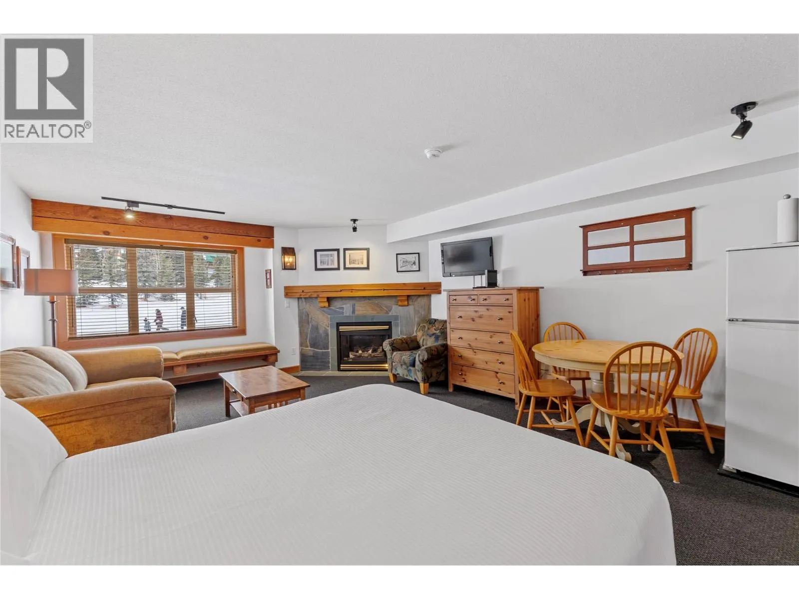 5275 Big White Road Unit# 215