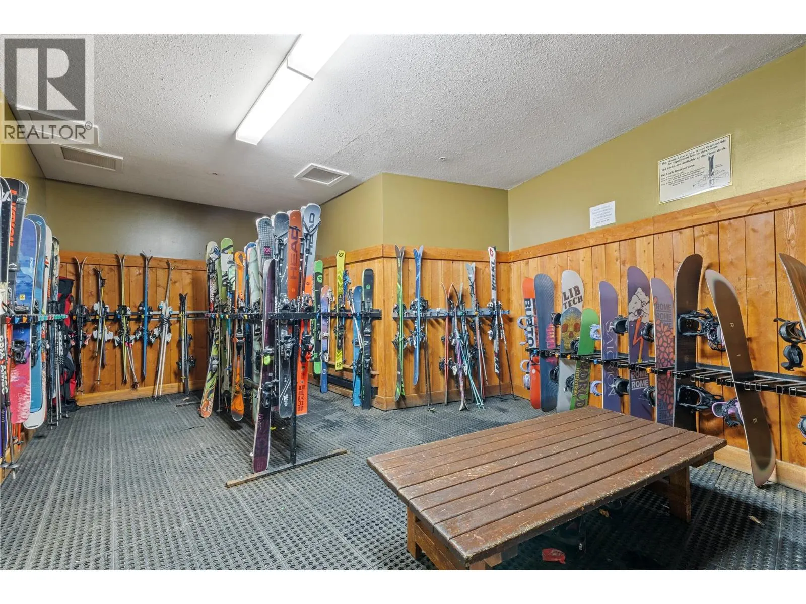 5275 Big White Road Unit# 215