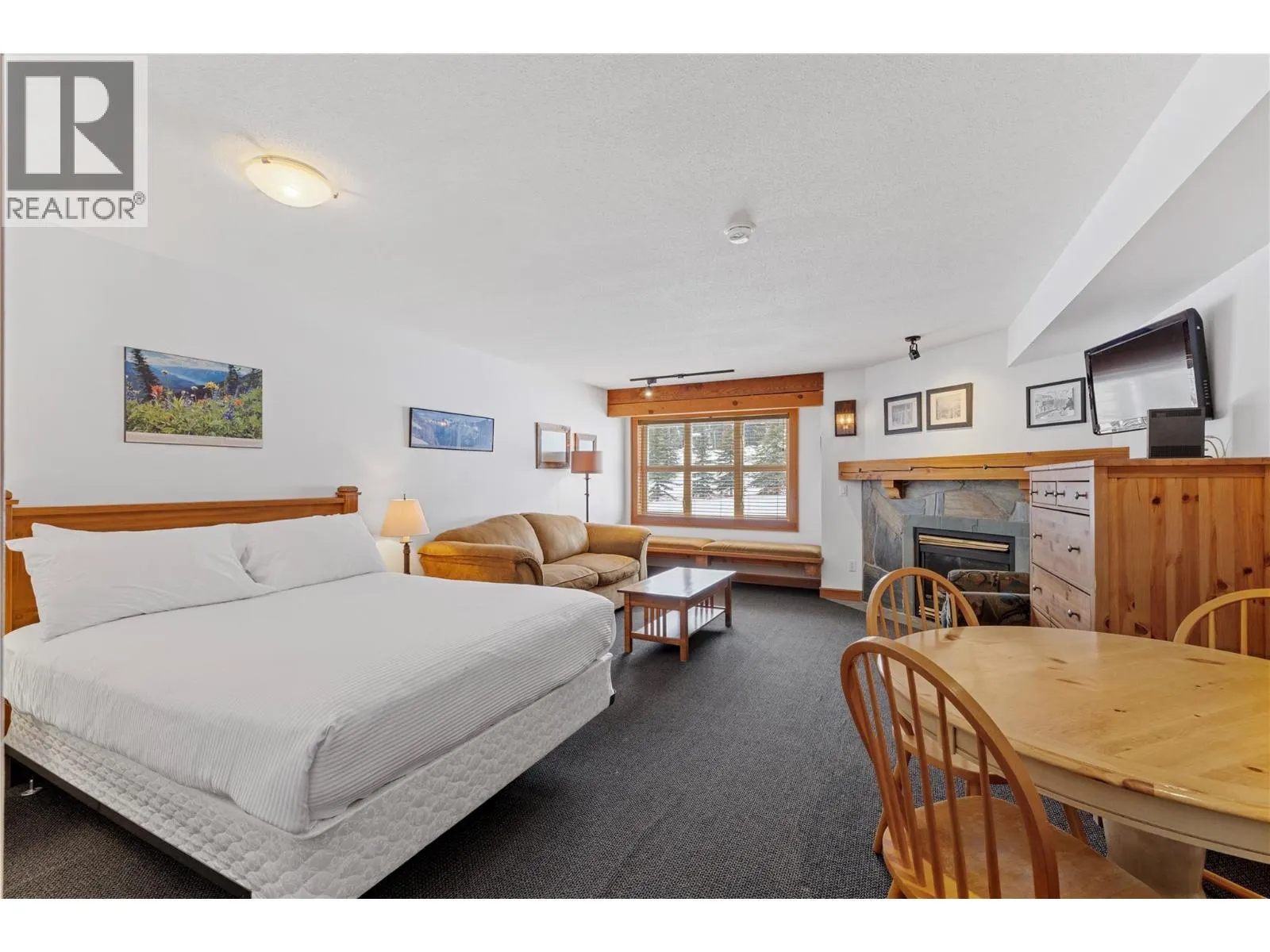 5275 Big White Road Unit# 215