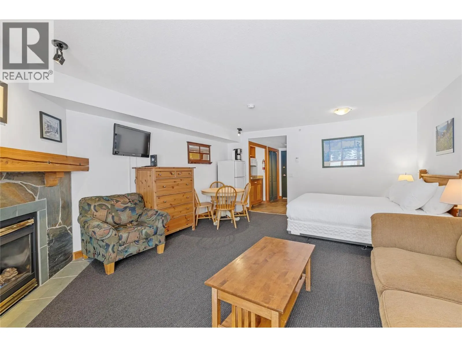 5275 Big White Road Unit# 215