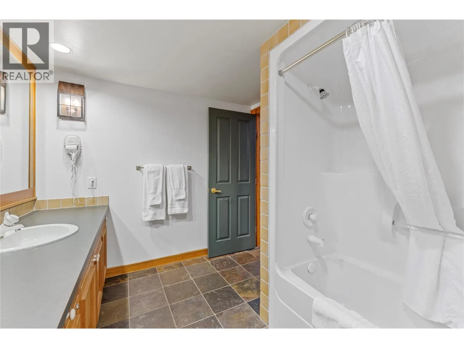 5275 Big White Road Unit# 215