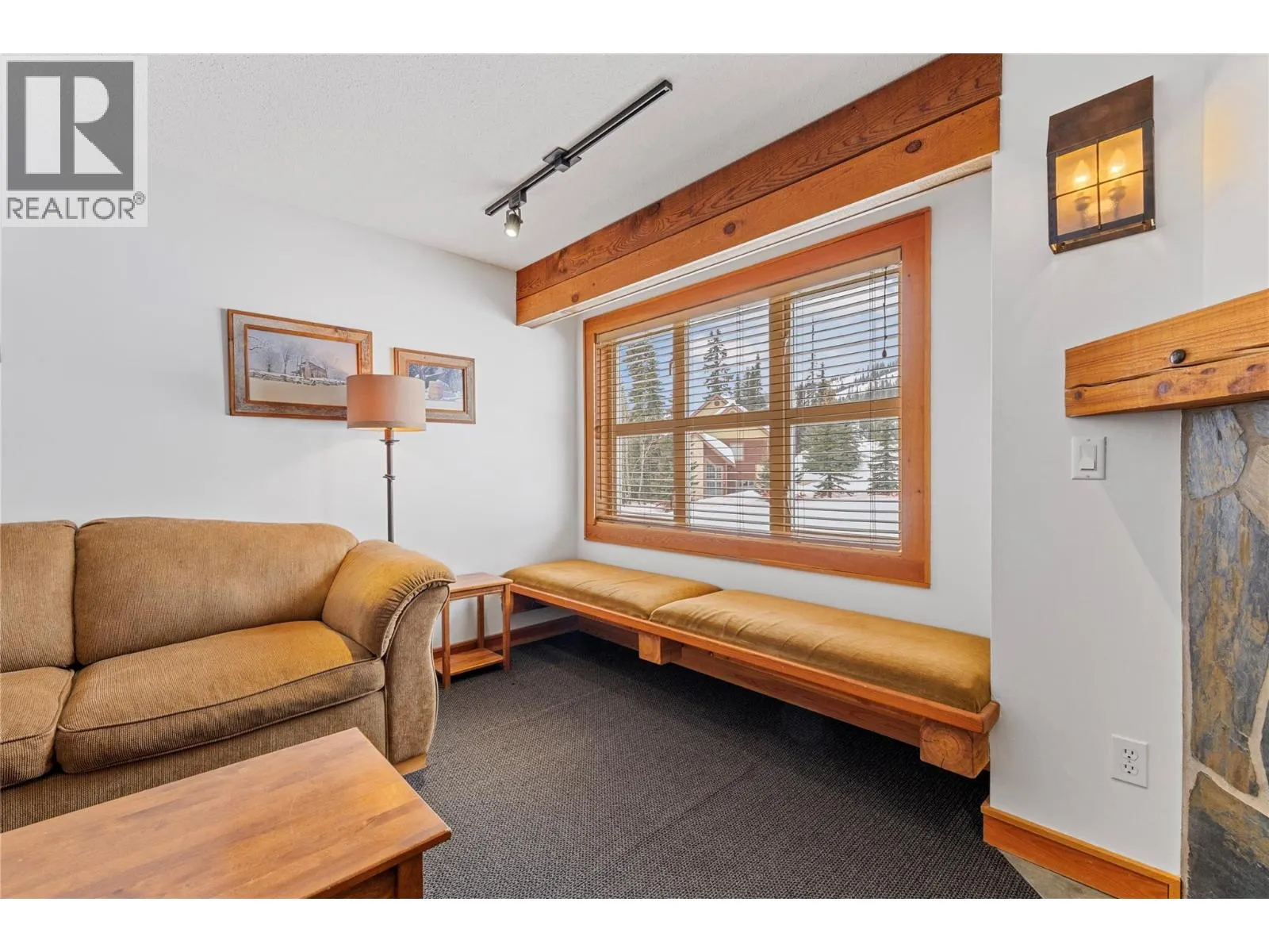 5275 Big White Road Unit# 215