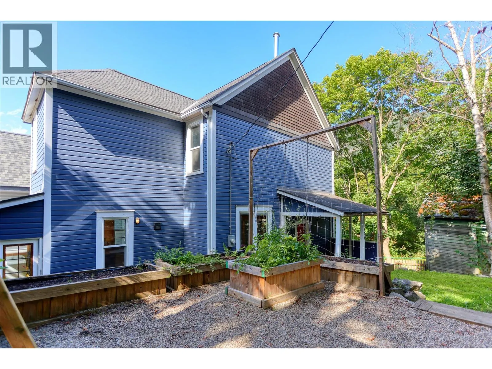 924 FRONT Street