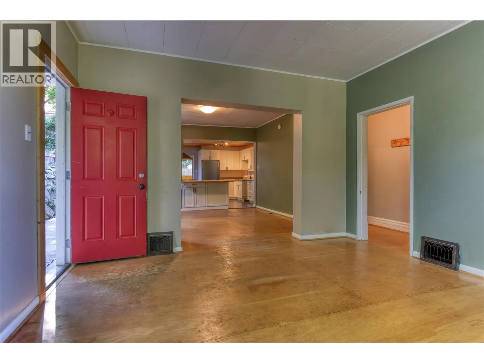 924 FRONT Street