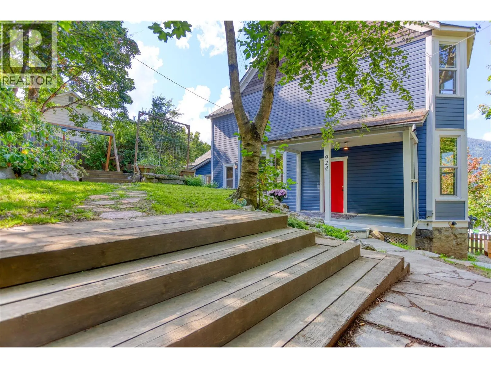 924 FRONT Street