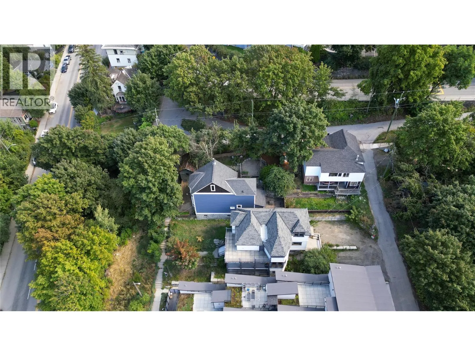 924 FRONT Street