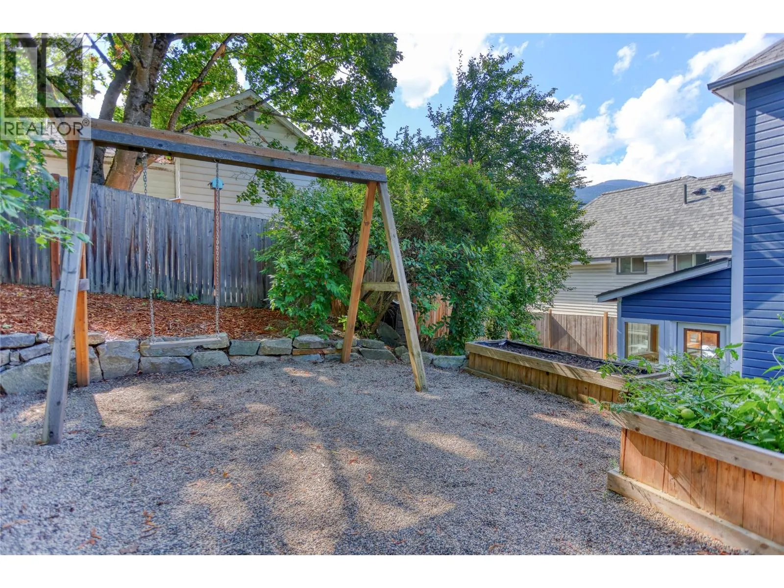 924 FRONT Street