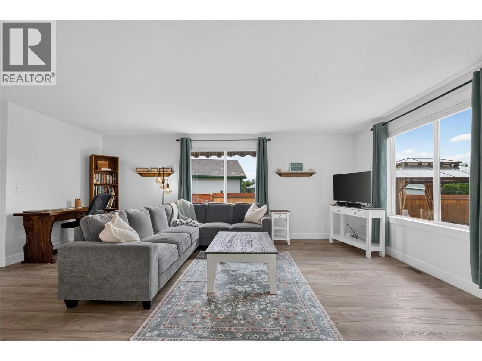 3493 Oak Crescent