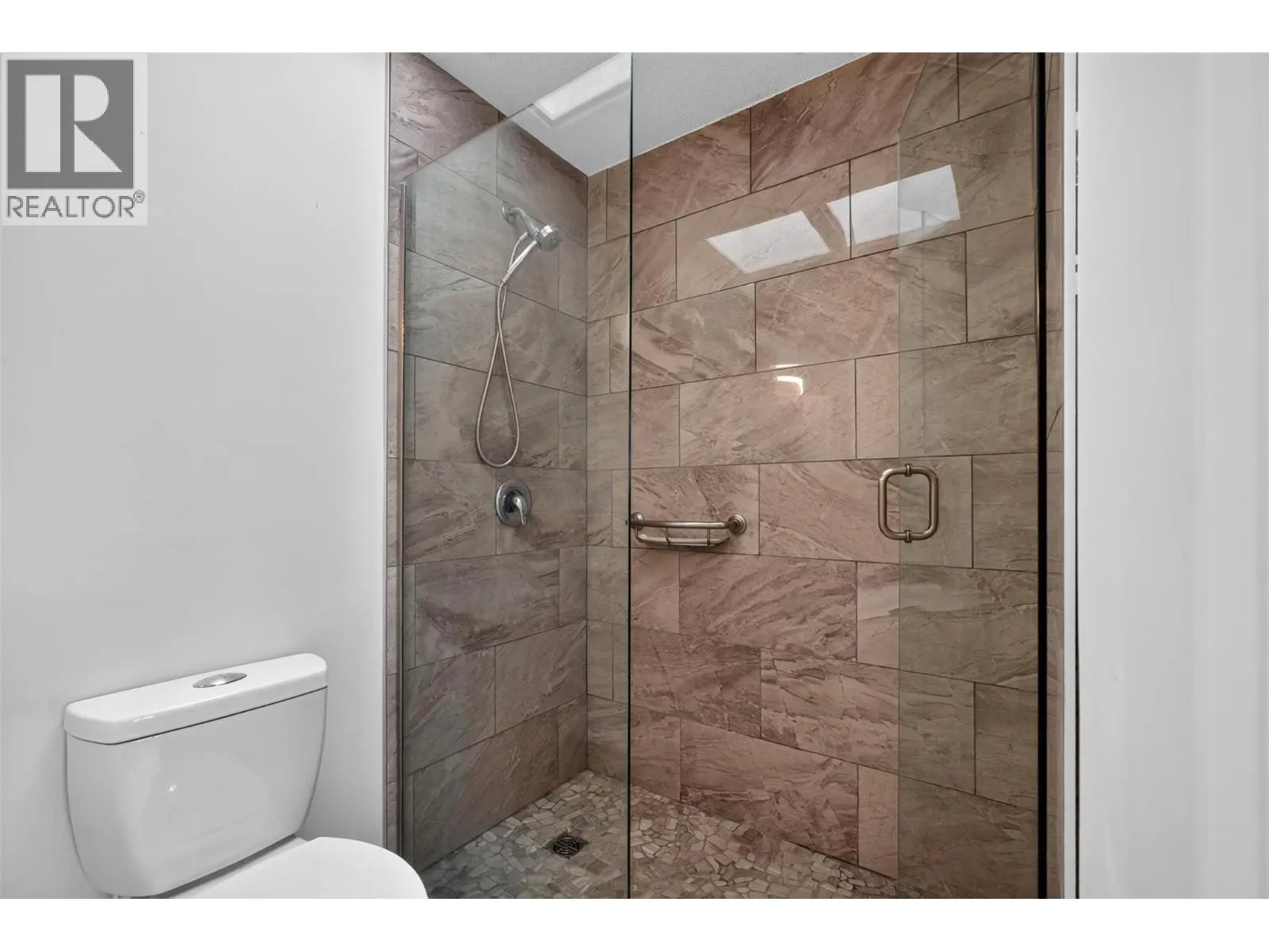 3493 Oak Crescent