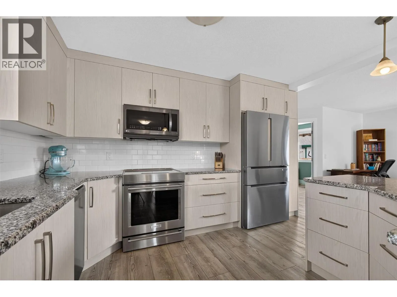3493 Oak Crescent