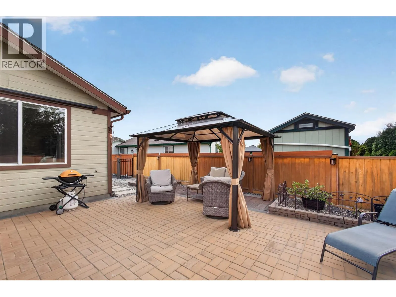 3493 Oak Crescent