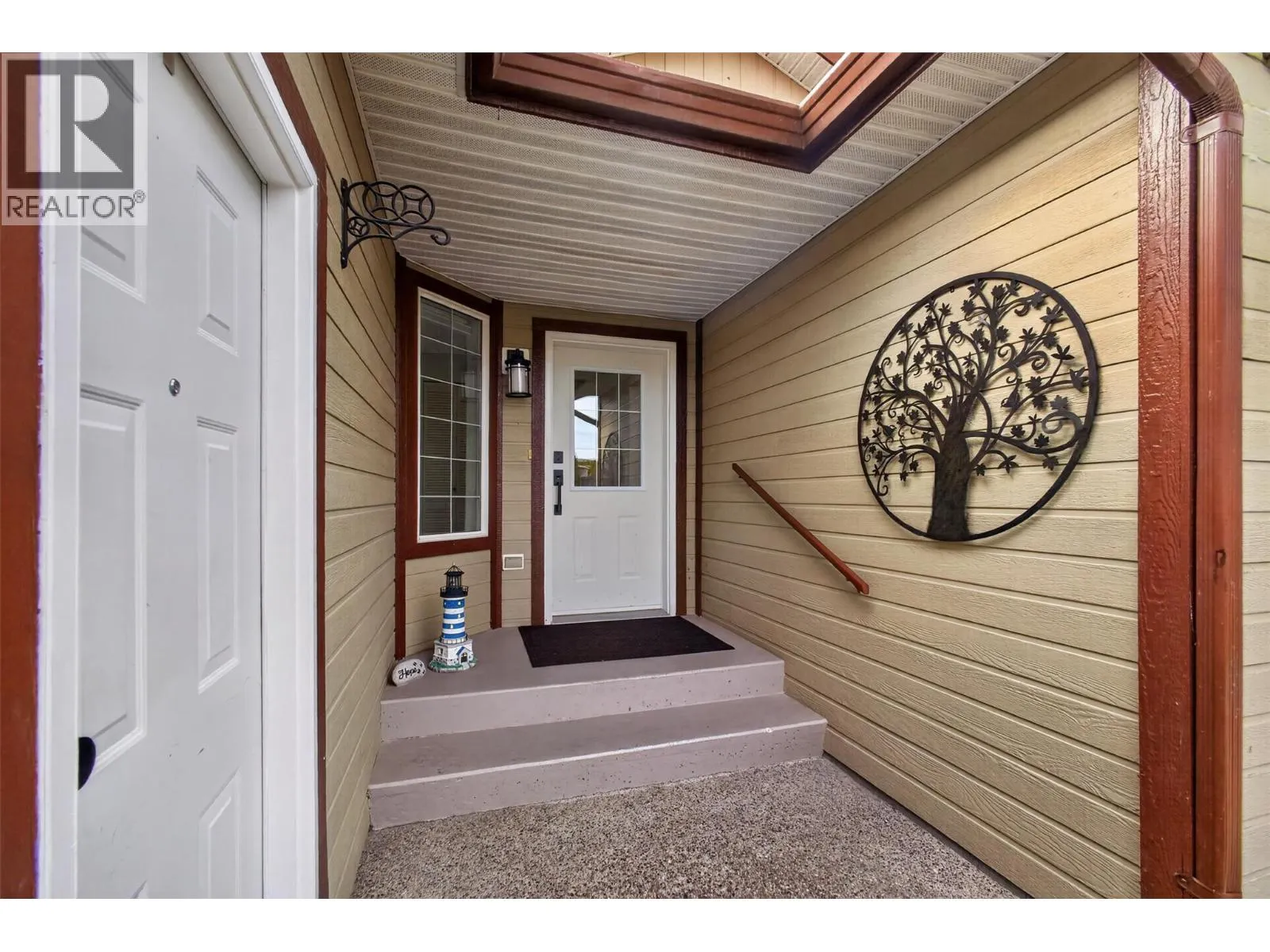 3493 Oak Crescent