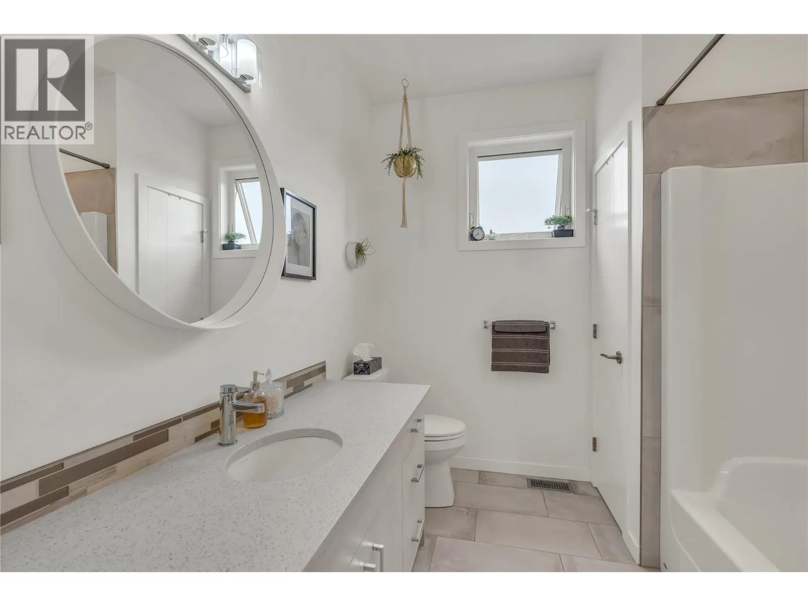 388 Eckhardt Avenue E Unit# 115
