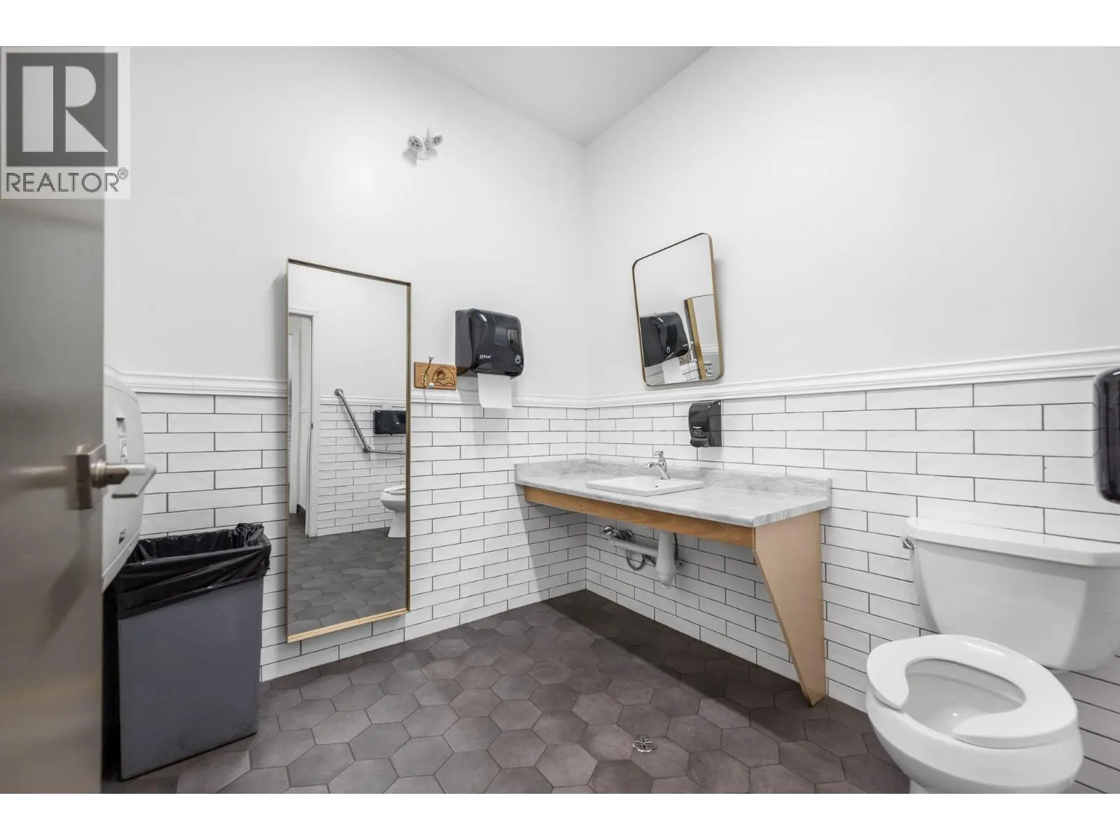 7920/7912 Highland Road