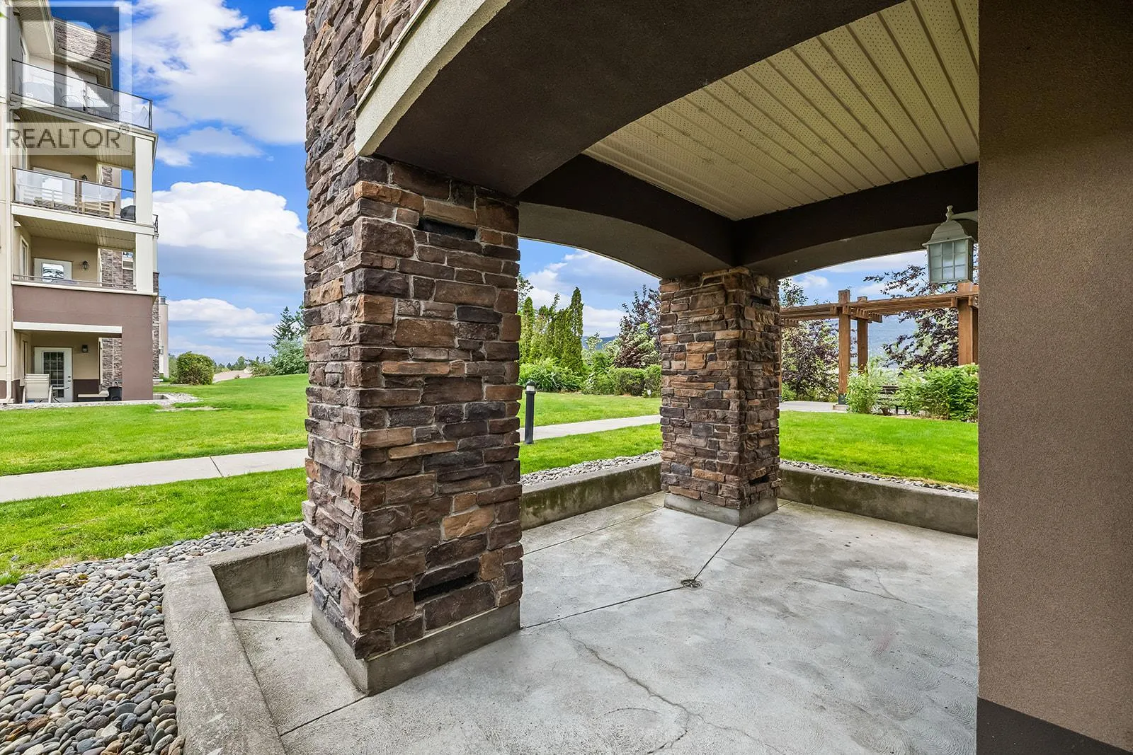 1873 Country Club Drive Unit# 2221
