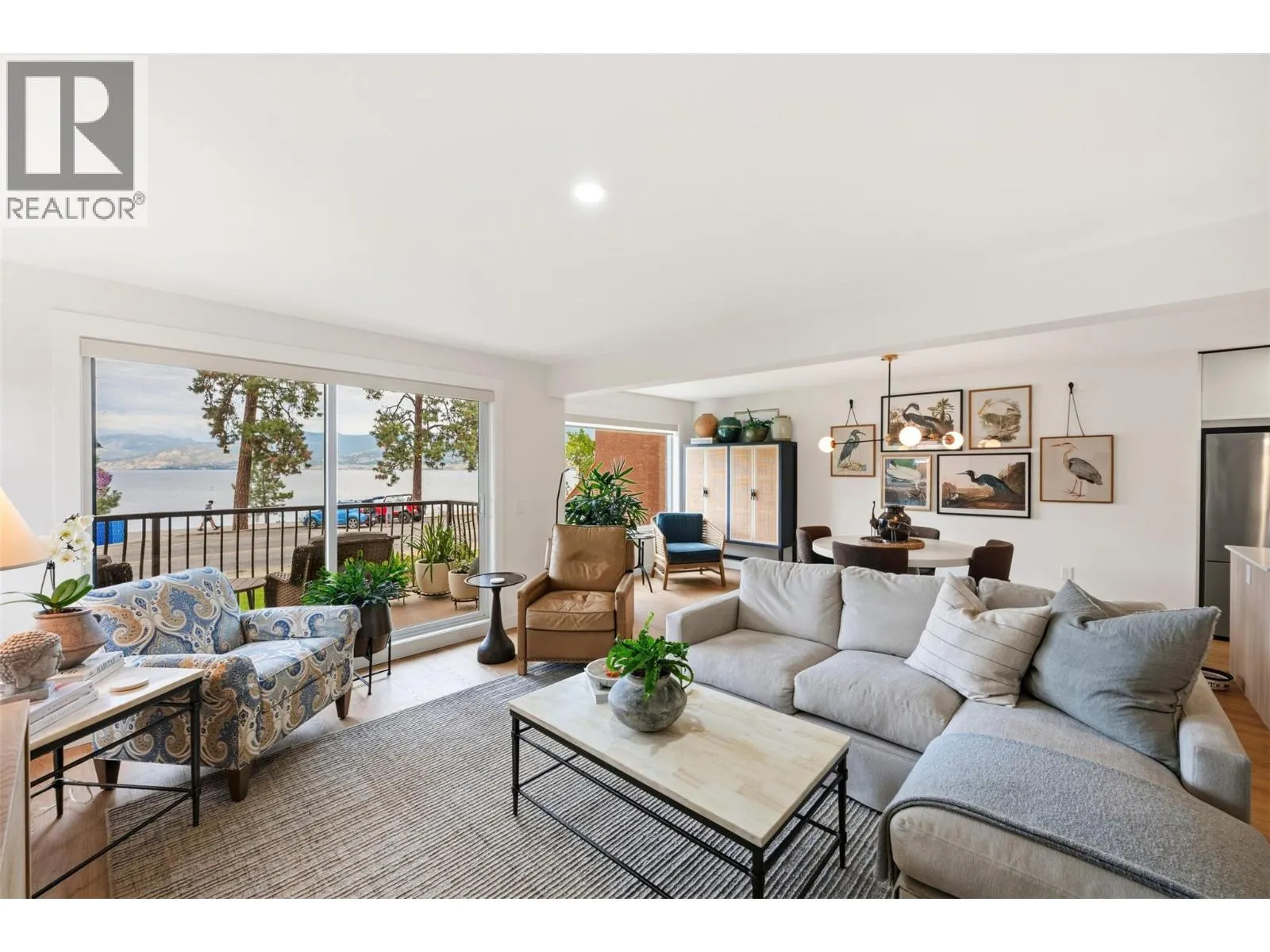 578 Lakeshore Drive Unit# 202