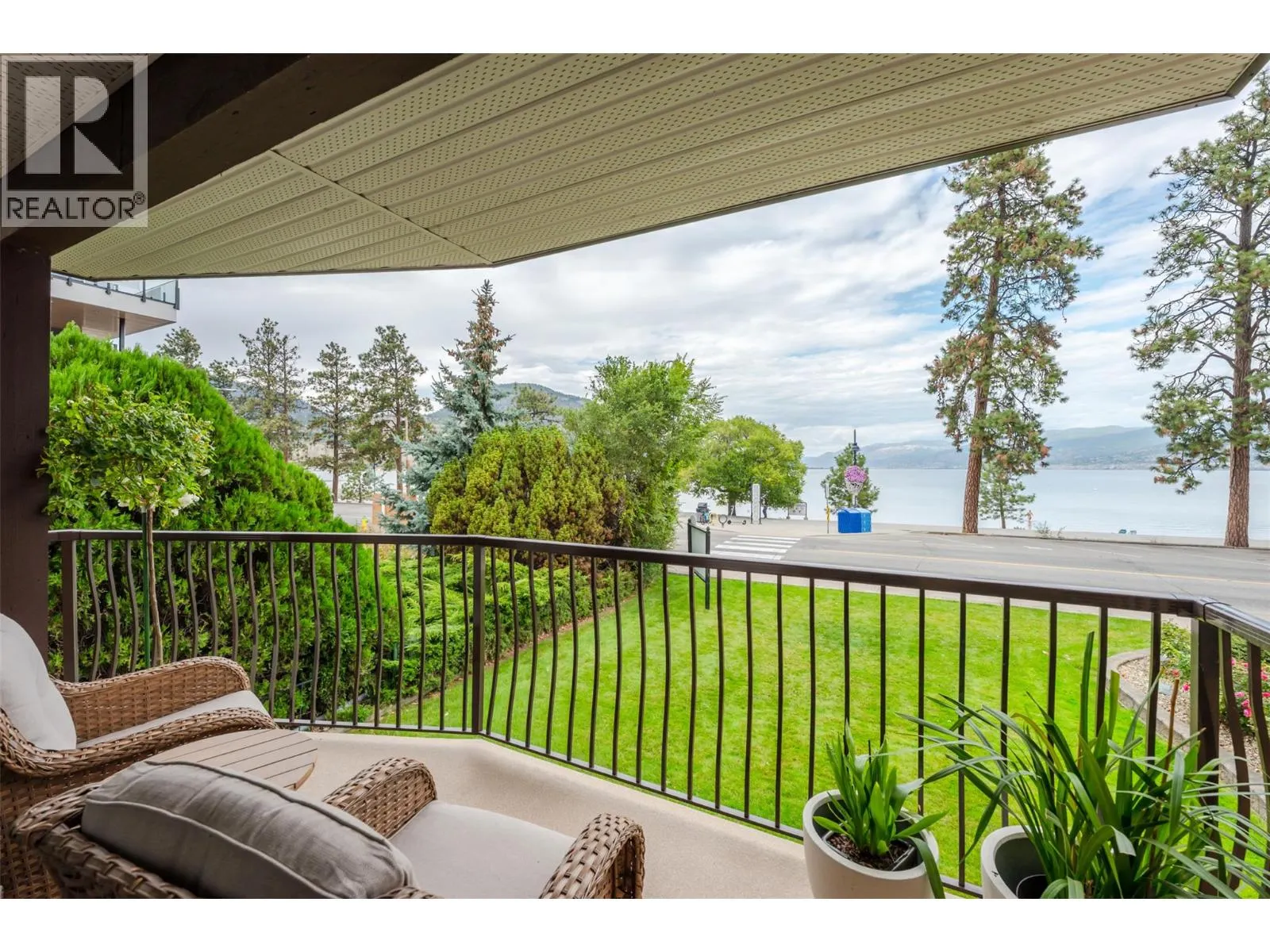 578 Lakeshore Drive Unit# 202