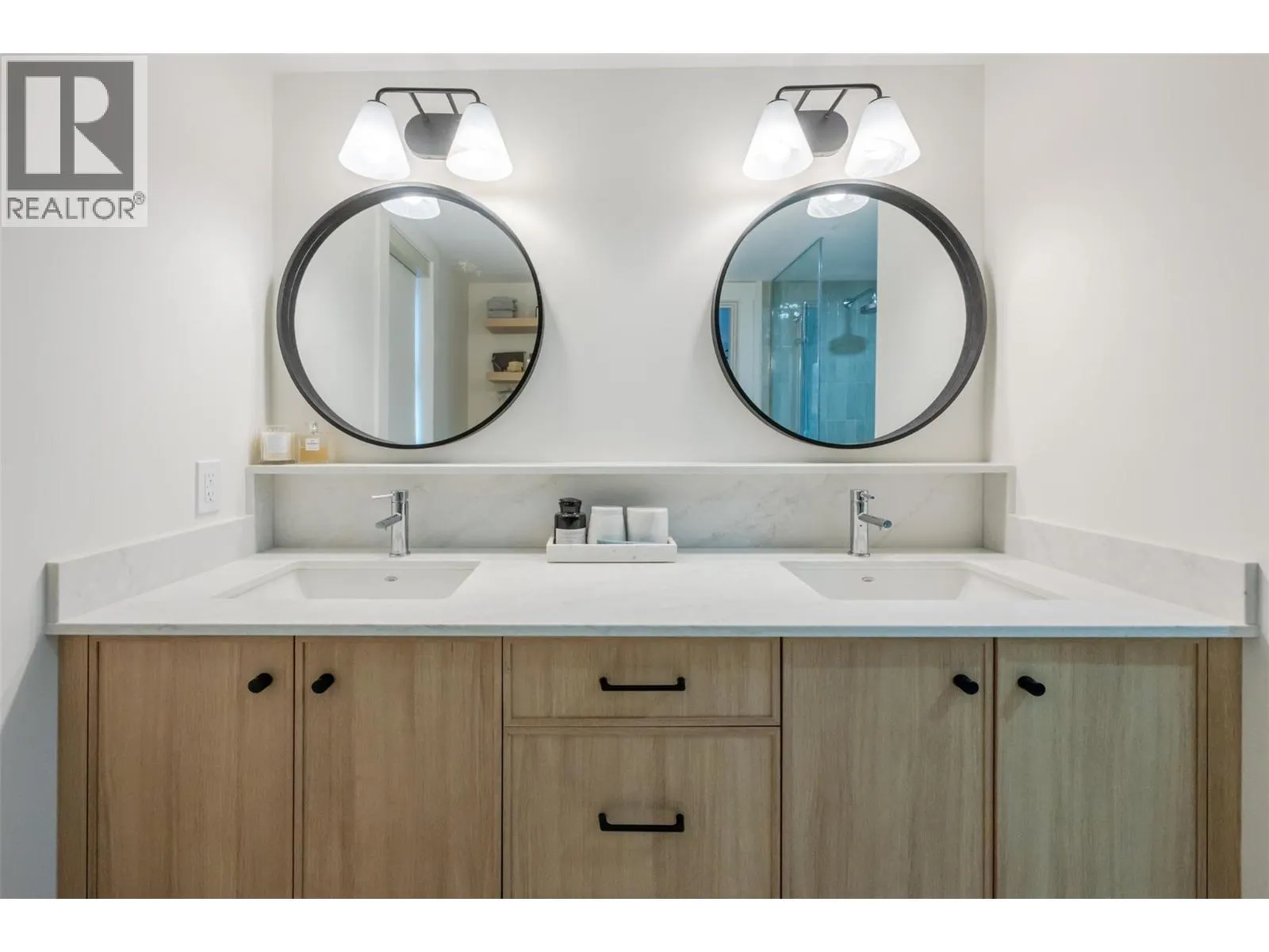 578 Lakeshore Drive Unit# 202