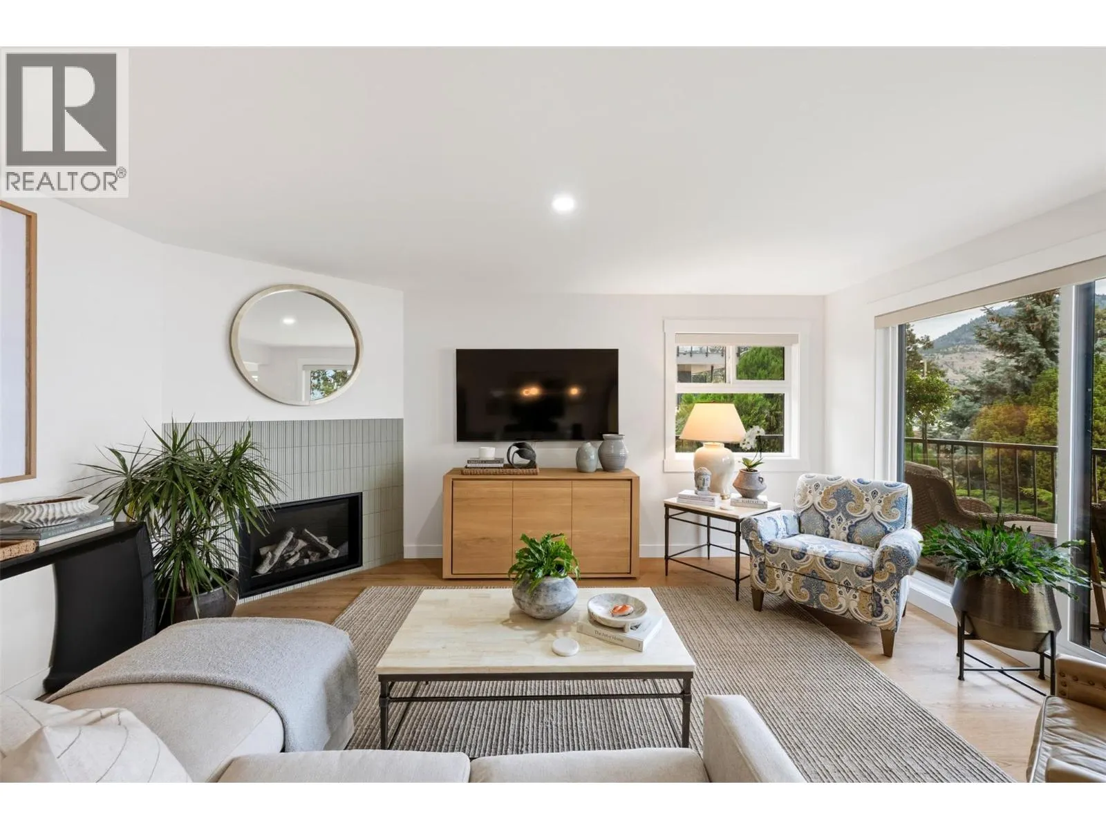 578 Lakeshore Drive Unit# 202