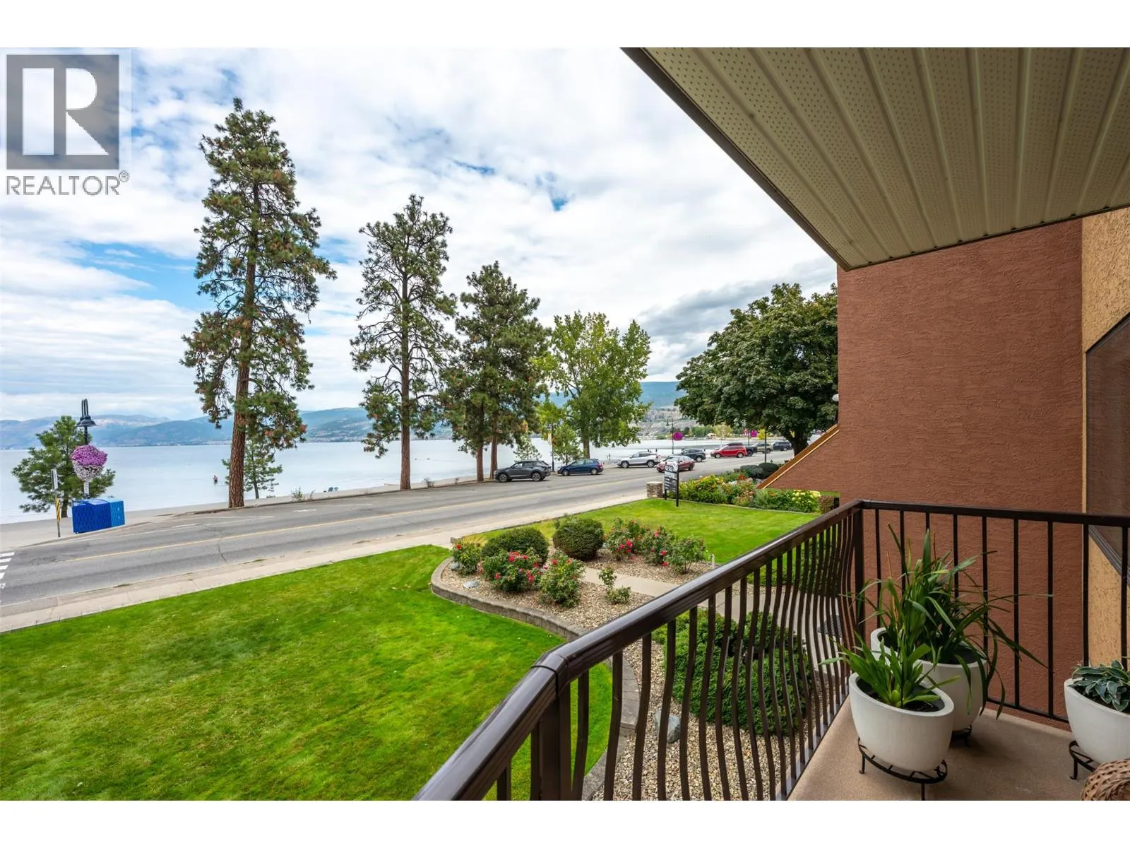 578 Lakeshore Drive Unit# 202