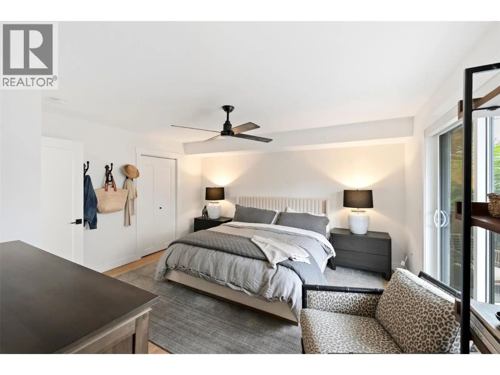 578 Lakeshore Drive Unit# 202