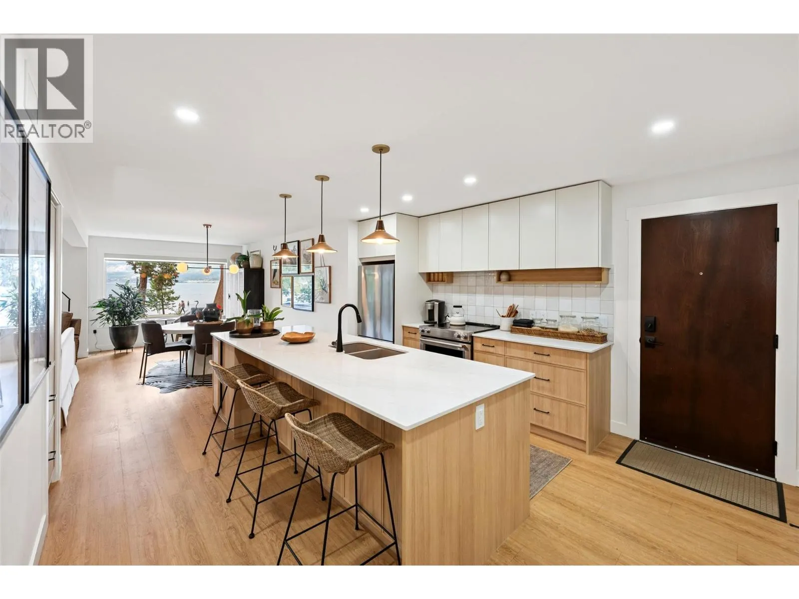578 Lakeshore Drive Unit# 202
