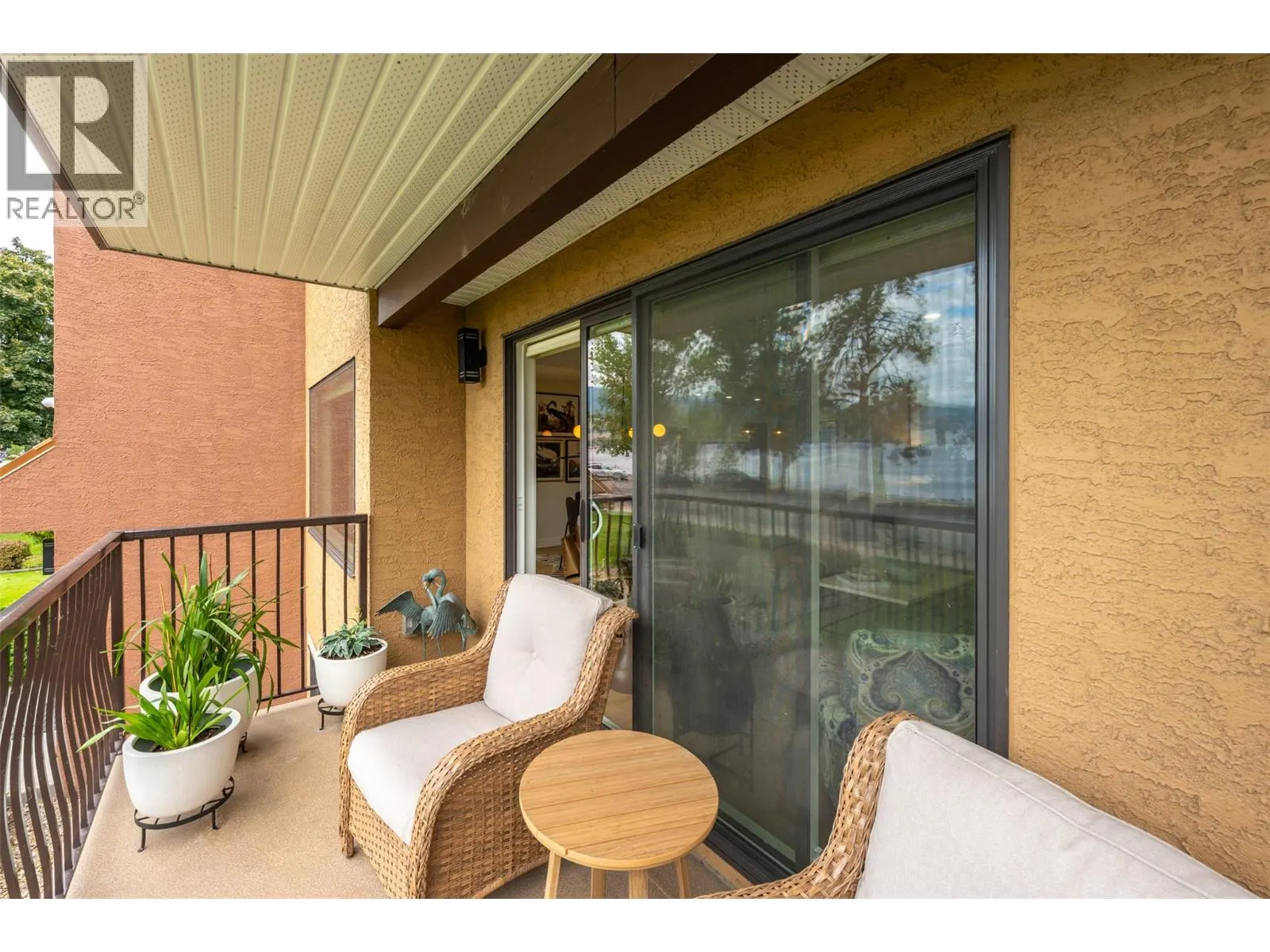 578 Lakeshore Drive Unit# 202