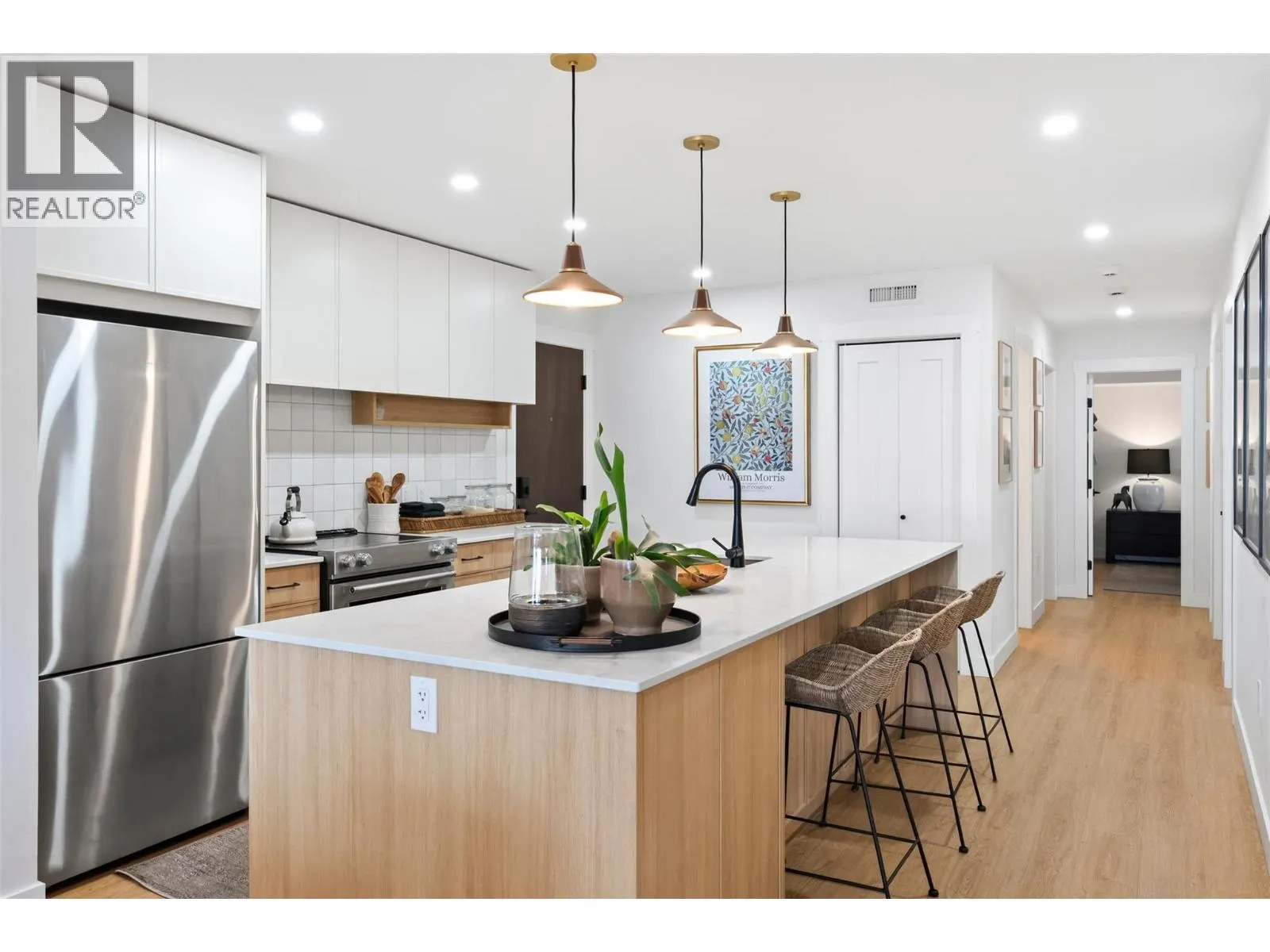 578 Lakeshore Drive Unit# 202