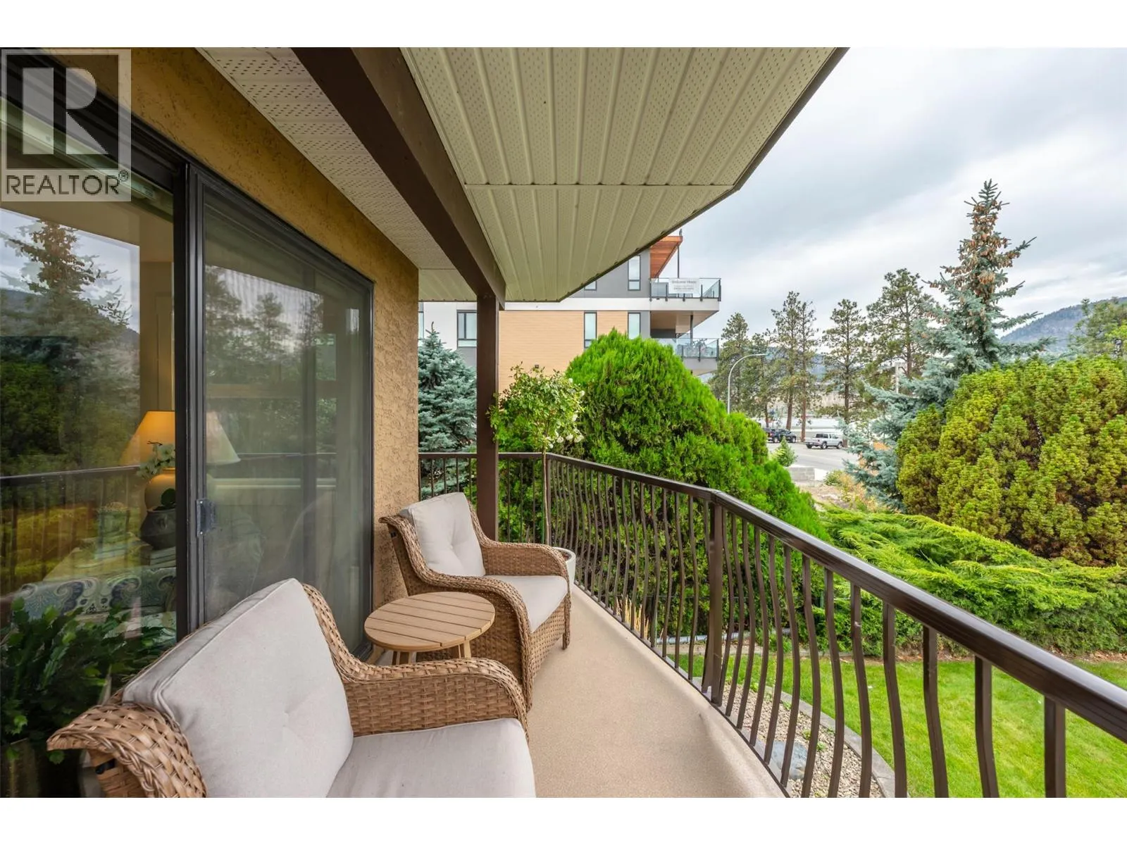 578 Lakeshore Drive Unit# 202