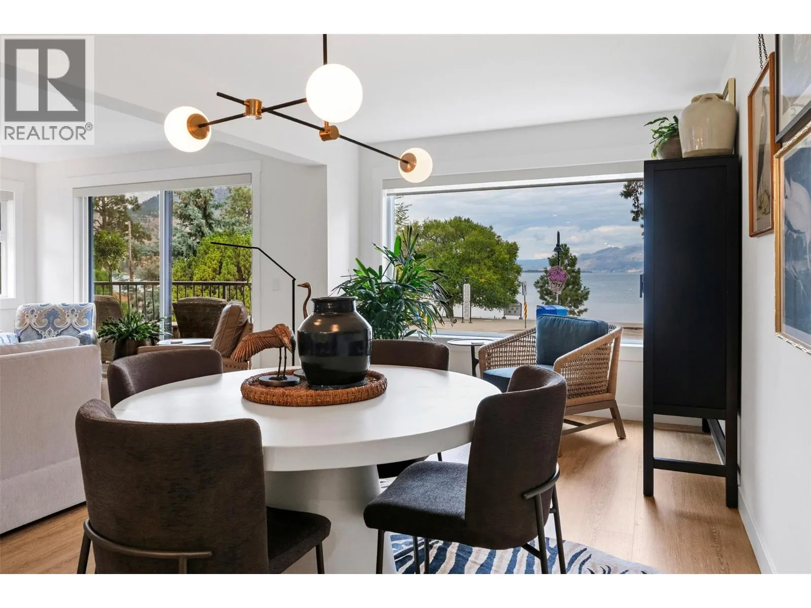 578 Lakeshore Drive Unit# 202