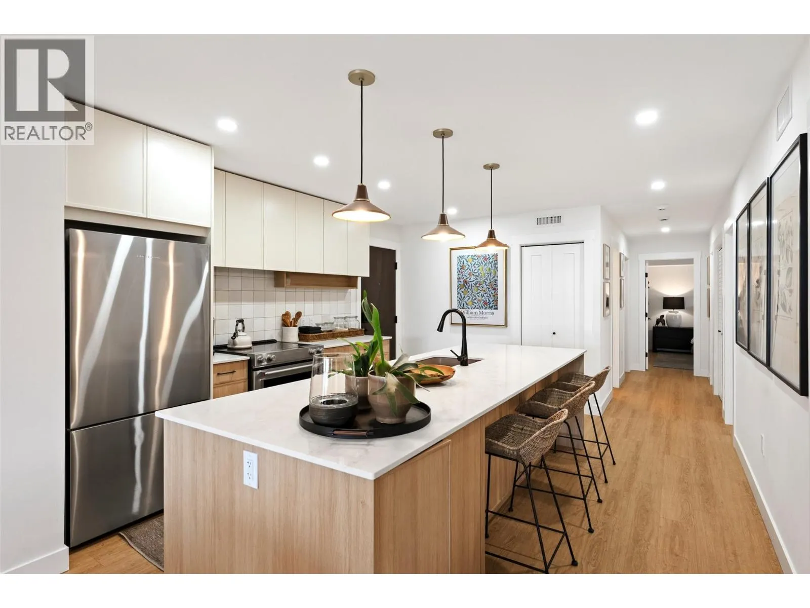 578 Lakeshore Drive Unit# 202