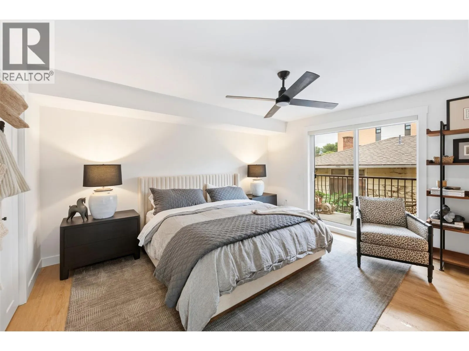 578 Lakeshore Drive Unit# 202