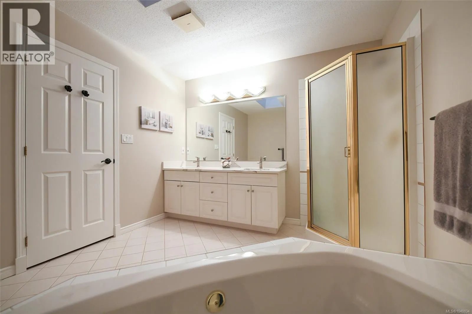 14 3100 Kensington Cres