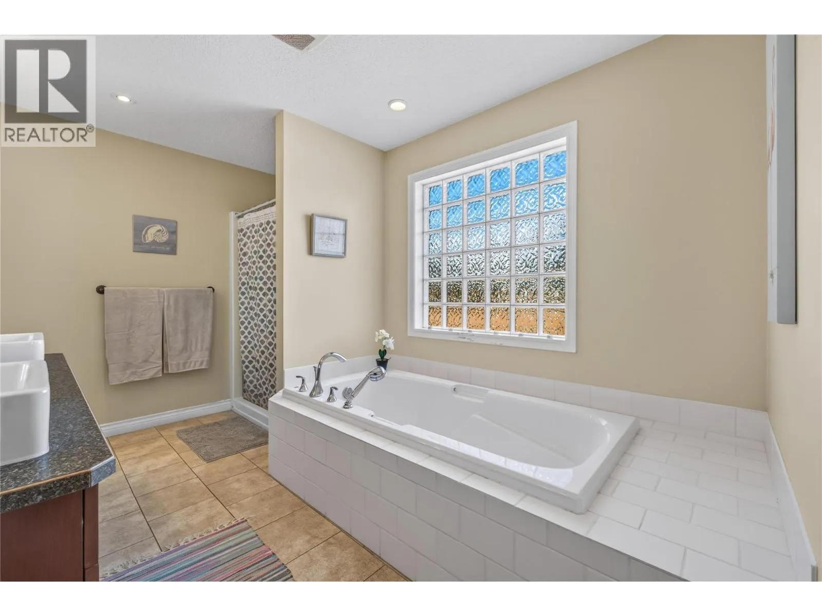 385 Douglas Avenue Unit# 102