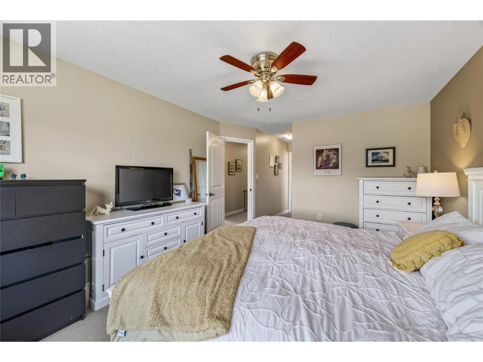 385 Douglas Avenue Unit# 102