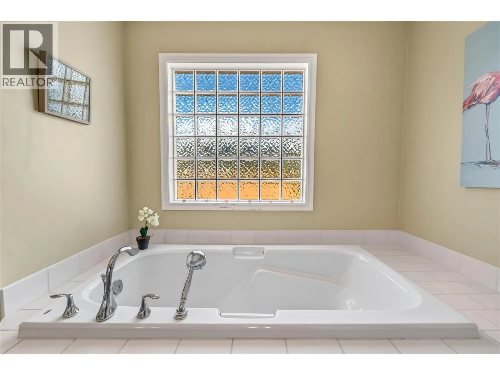 385 Douglas Avenue Unit# 102