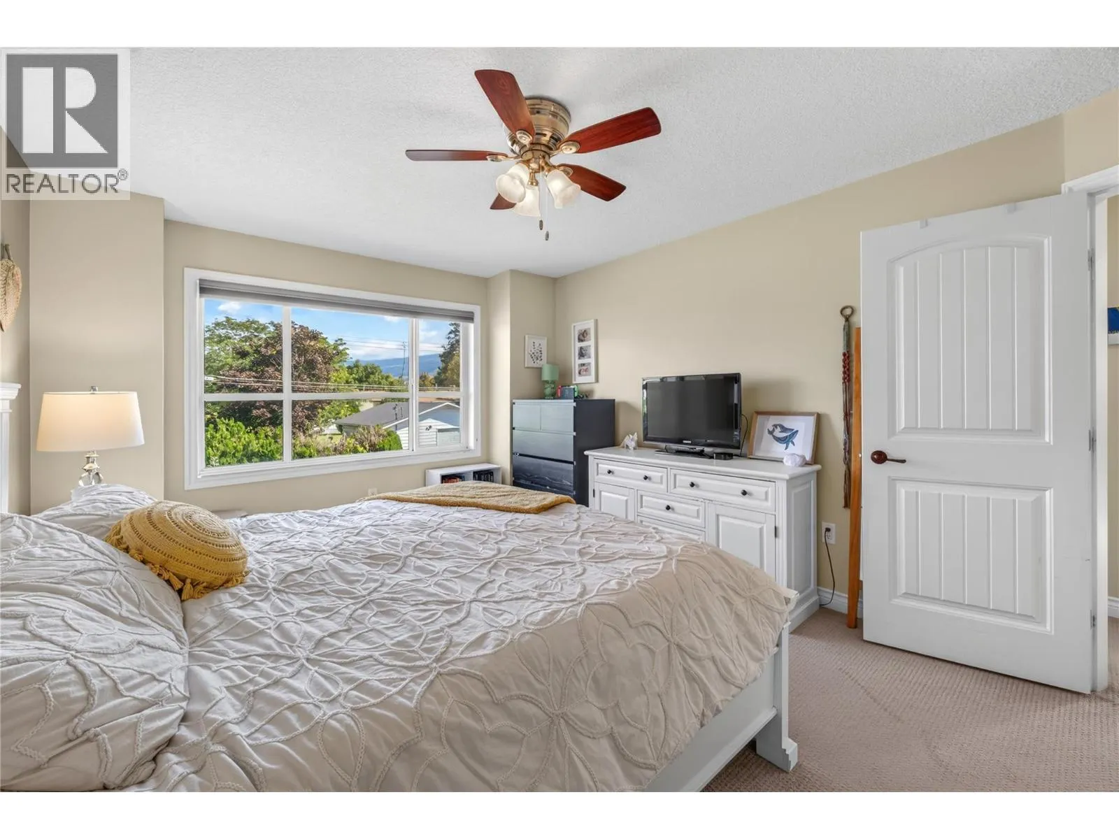 385 Douglas Avenue Unit# 102