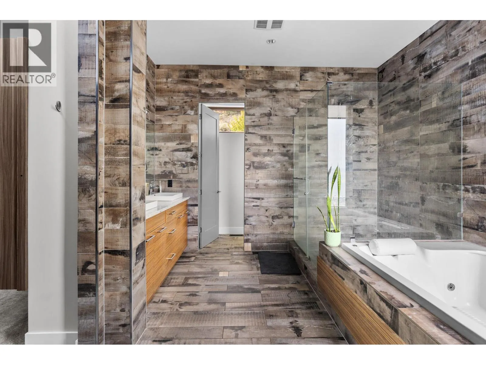 1851 Diamond View Drive