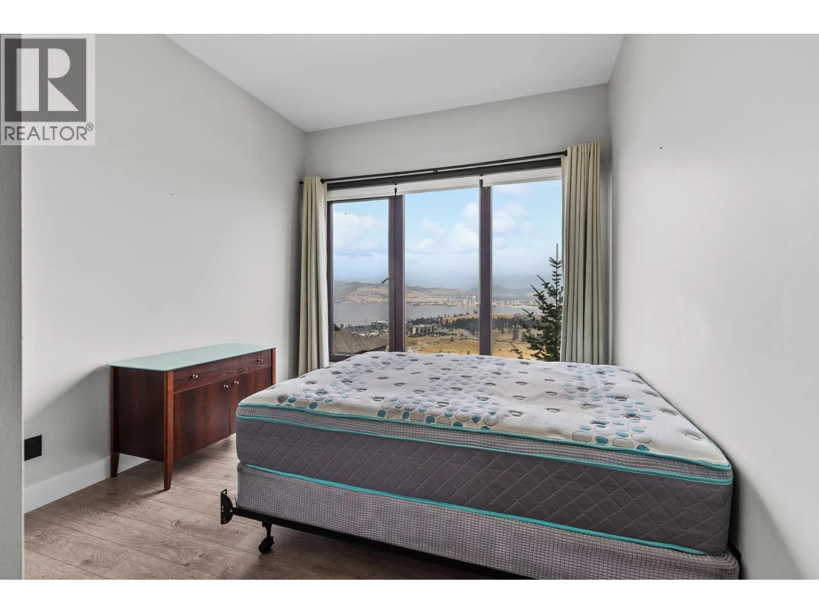 1851 Diamond View Drive