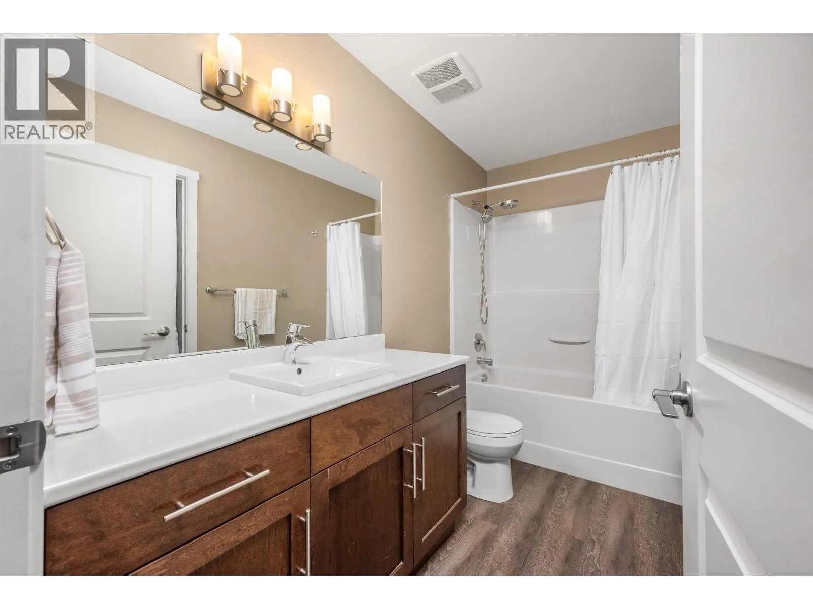 1703 43 Avenue Unit# 2