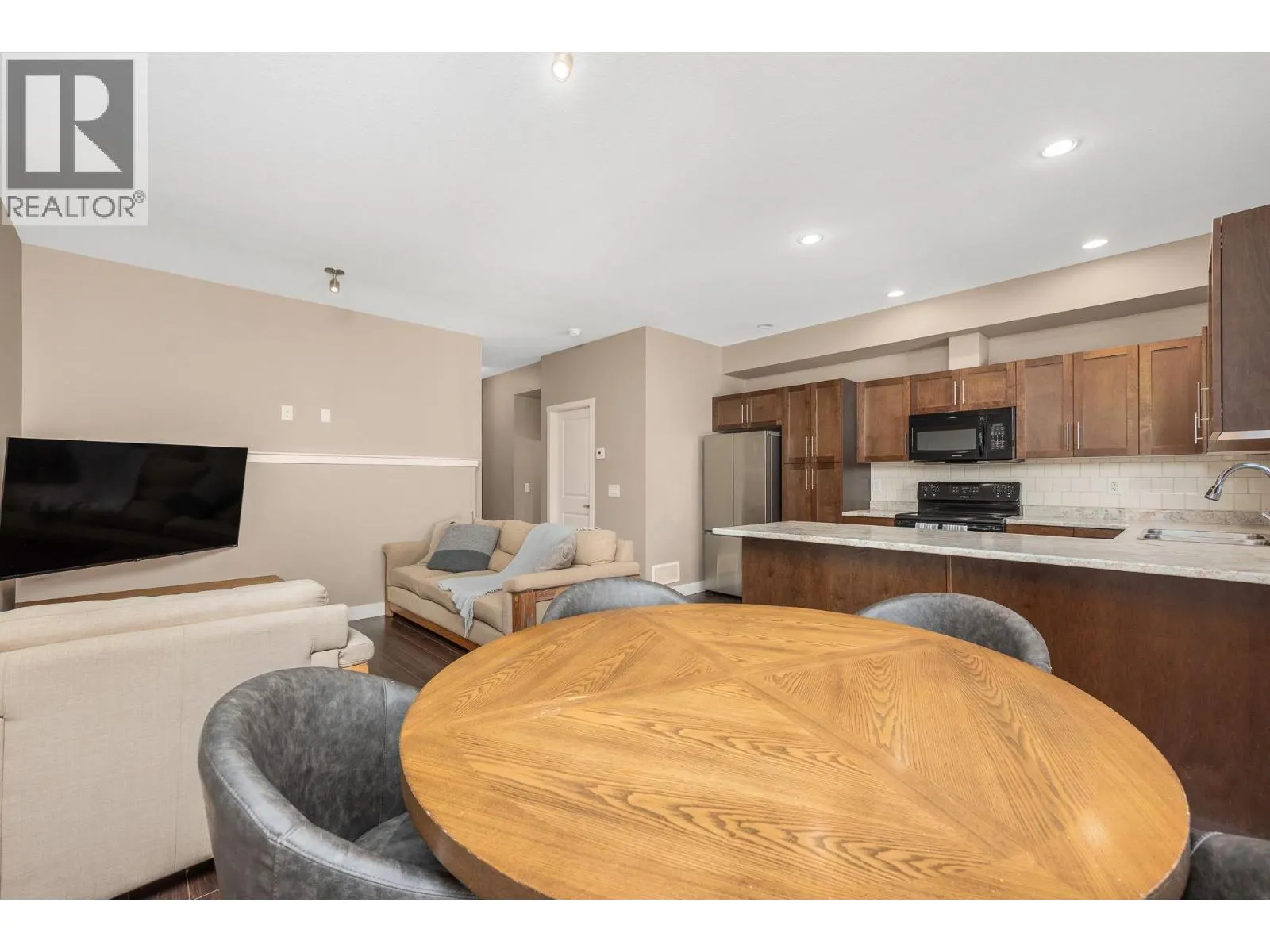 1703 43 Avenue Unit# 2