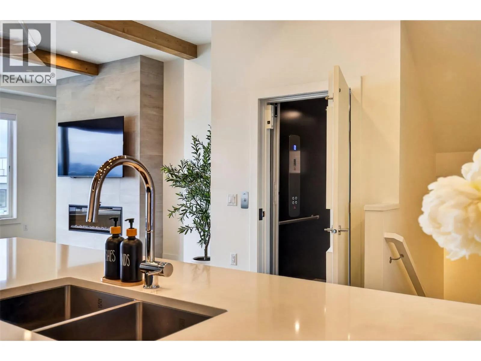 2100 Campbell Place Unit# 103