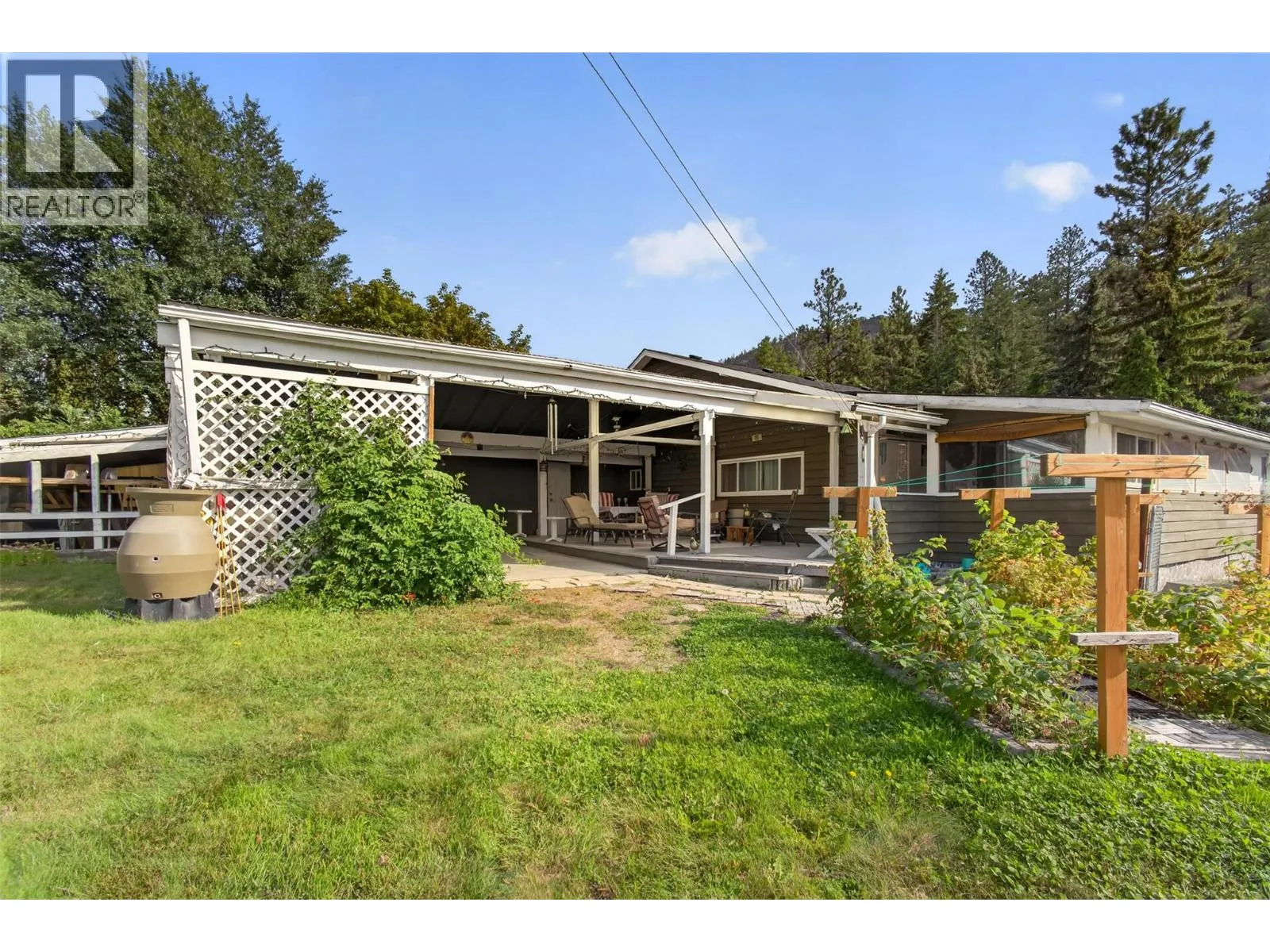 8008 Victoria Road