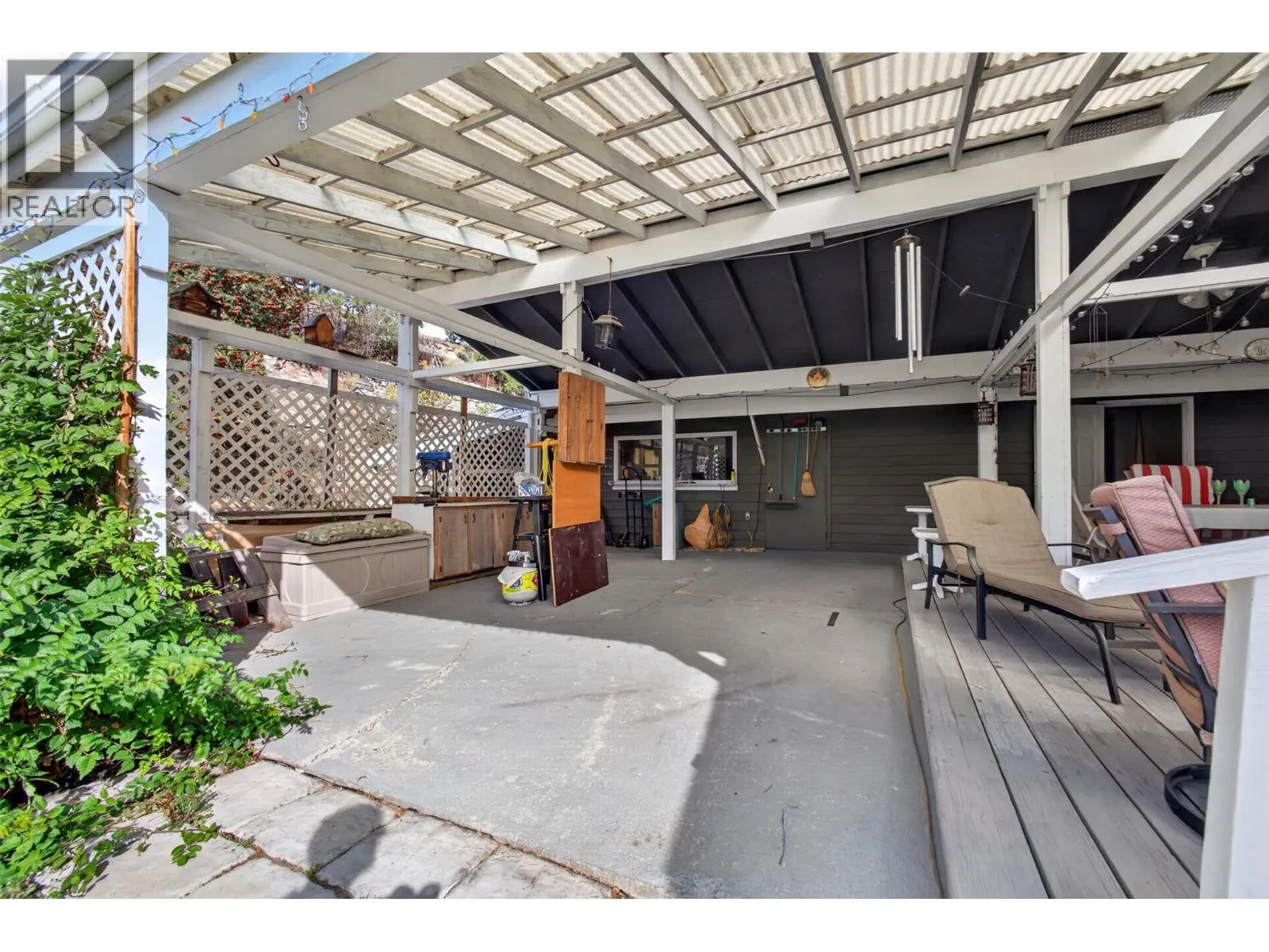 8008 Victoria Road