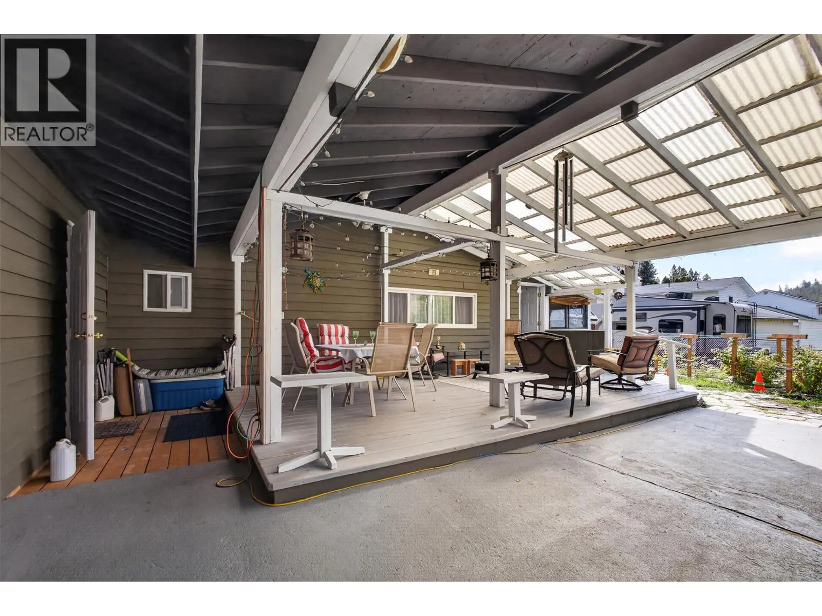 8008 Victoria Road