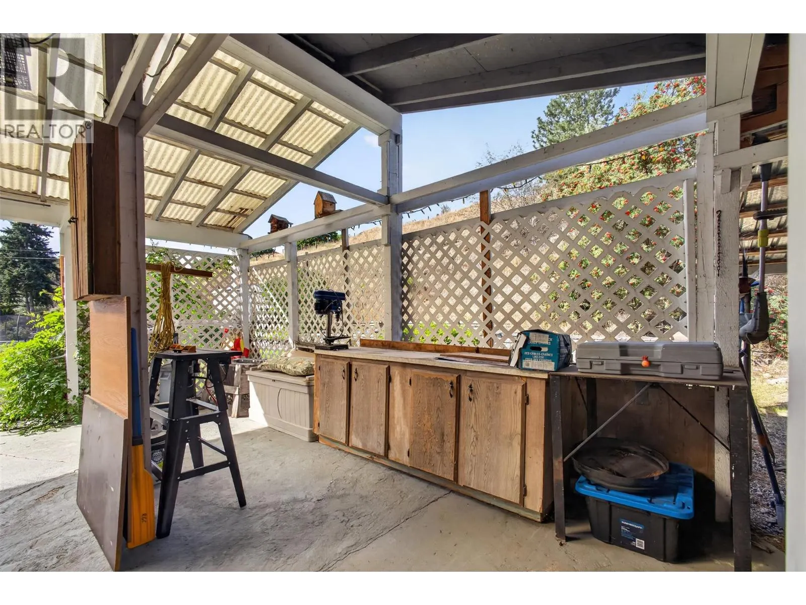 8008 Victoria Road