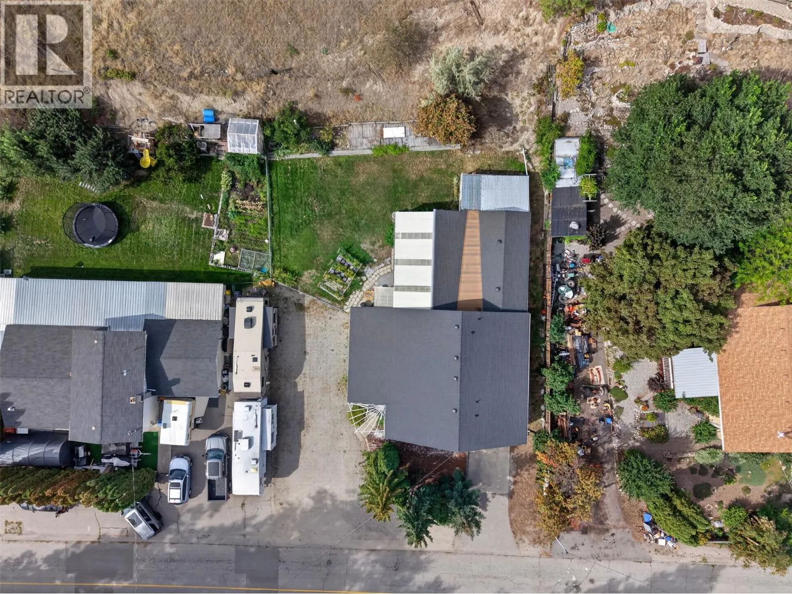 8008 Victoria Road